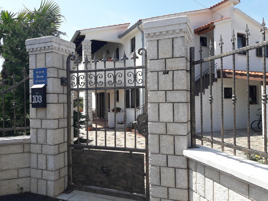 Apartments Angela Zbandaj Экстерьер фото