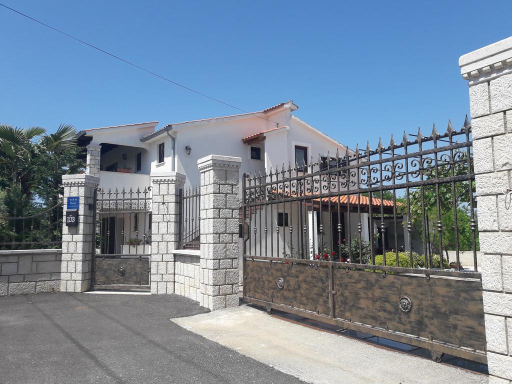 Apartments Angela Zbandaj Экстерьер фото